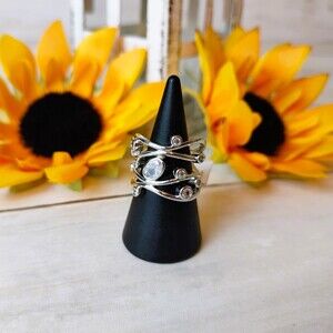 New Silver Tone Intertwined Ring w/Circle Rhinestones Size 5 Hypoallergenic